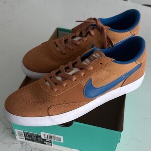 Nike SB Heritage Vulc in Teal and White